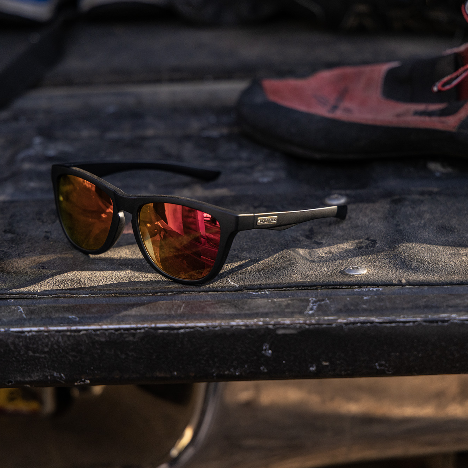 Topsail, Matte Black + Polarized Red Mirror Lens