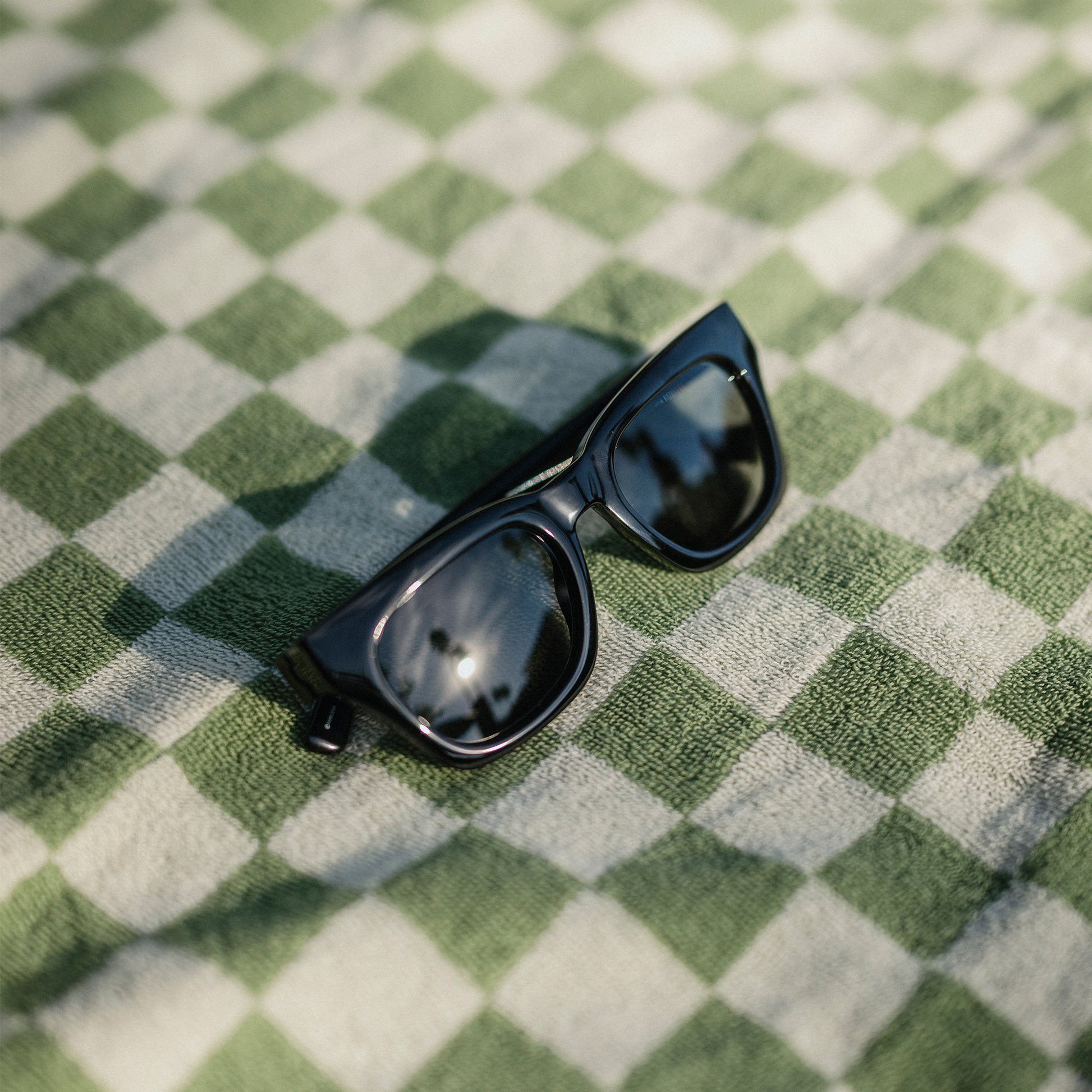 Allora, Black + Polarized Gray Green Lens